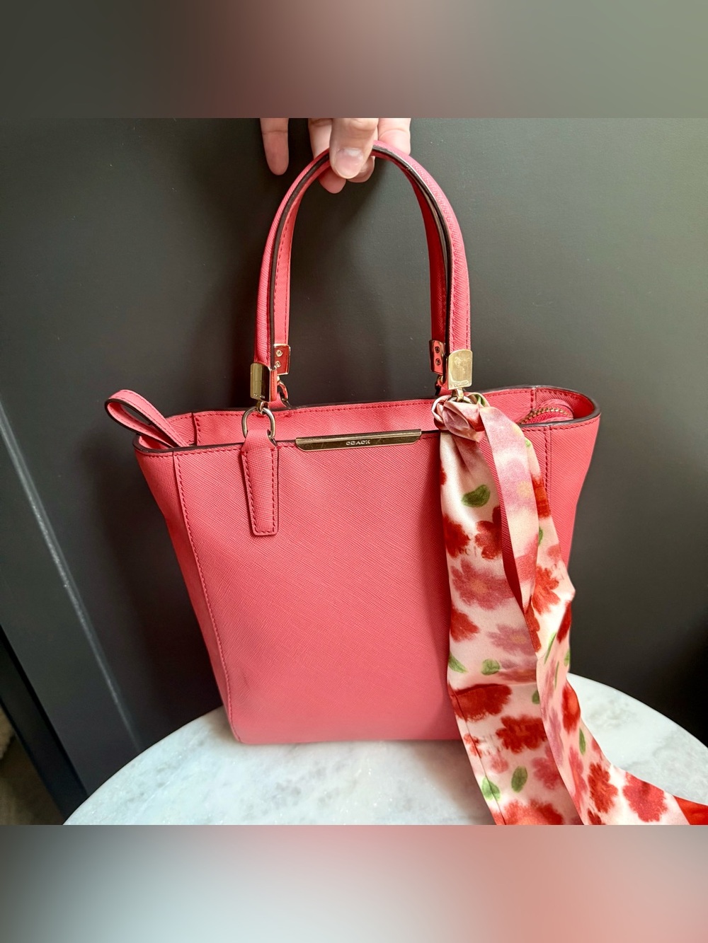 Coach Madison Saffiano
Leather Mini North
South Tote Bag Coral Pink
29001 - Picture 3 of 11